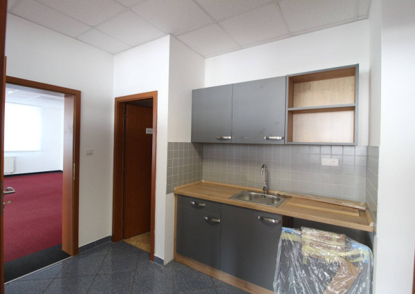 PRENÁJOM - reprezentatívny, nebytový-kancel. priestor, BA II