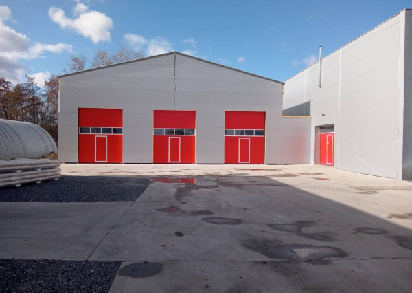 PRENÁJOM, výrobno-skladová zateplená, vykurovaná hala, Báhoň.