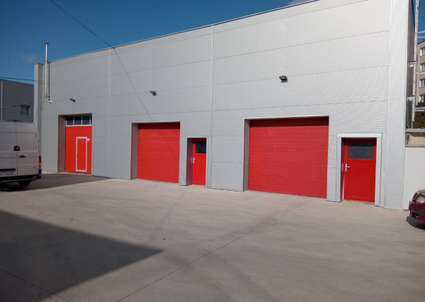 PRENÁJOM, výrobno-skladová zateplená, vykurovaná hala, Báhoň.