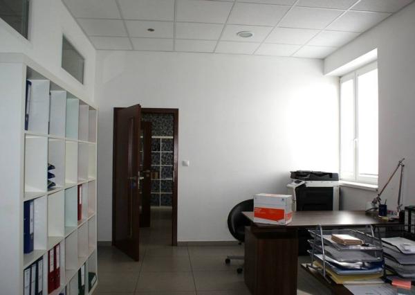 PREDAJ - výrobno-skladový areál s administrat. budovou, Senec.