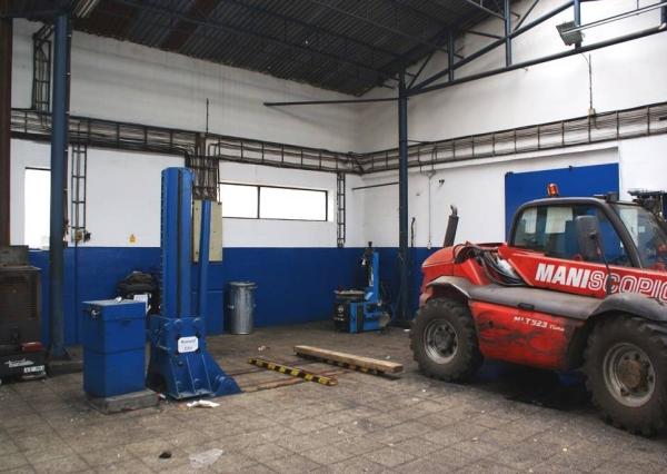 PREDAJ - výrobno-skladový areál s administrat. budovou, Senec.