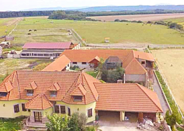 AVENUE | exkluzívna vidiecka rodinná usadlosť zameraná na chov koní, Lučenec.