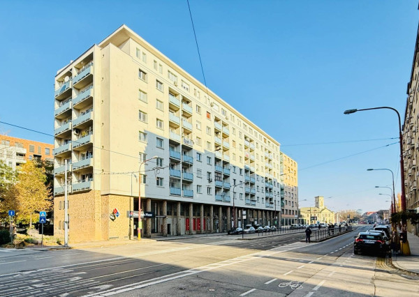 AVENUE I PRENÁJOM, slnečný a priestranný 2i byt v Starom Meste, BA I