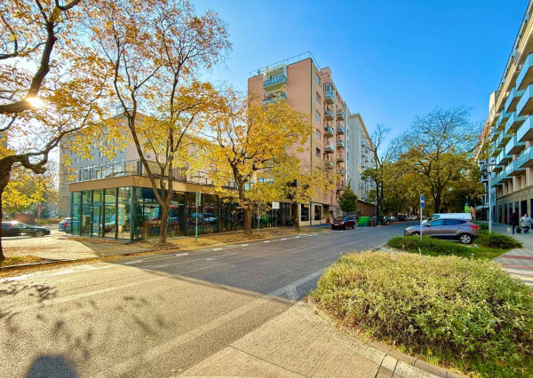 AVENUE I PRENÁJOM, slnečný a priestranný 2i byt v Starom Meste, BA I