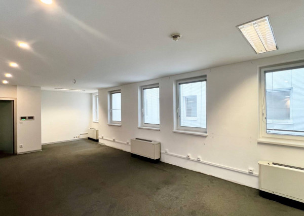 AVENUE I 2 kancelárie, vysoké stropy, krásna budova na námestí, BA I