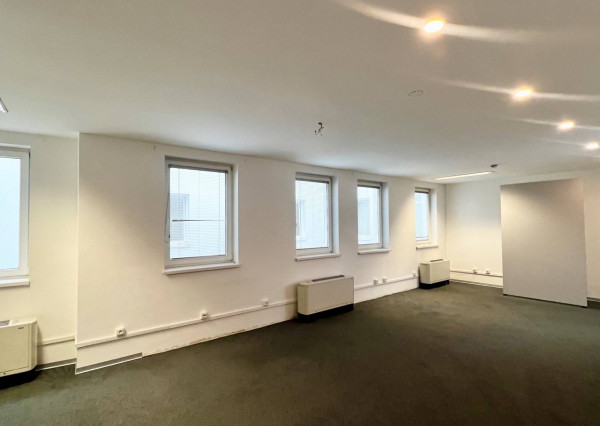 AVENUE I 2 kancelárie, vysoké stropy, krásna budova na námestí, BA I