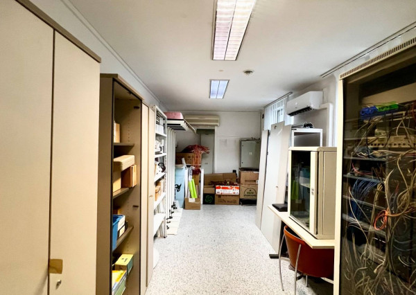 AVENUE I 2 kancelárie, vysoké stropy, krásna budova na námestí, BA I