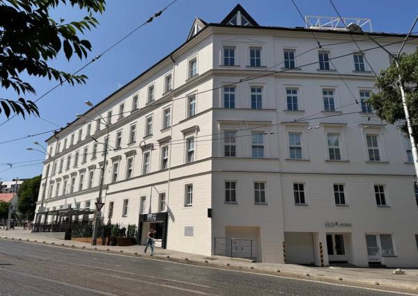 AVENUE | kancelárie na námestí v Starom Meste, recepcia, garáž, BA I