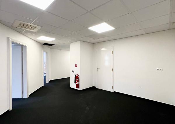 AVENUE | kancelárie na námestí v Starom Meste, recepcia, garáž, BA I