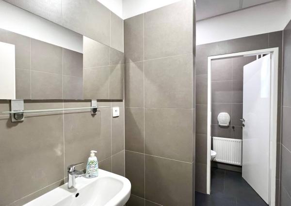 AVENUE | kancelárie na námestí v Starom Meste, recepcia, garáž, BA I