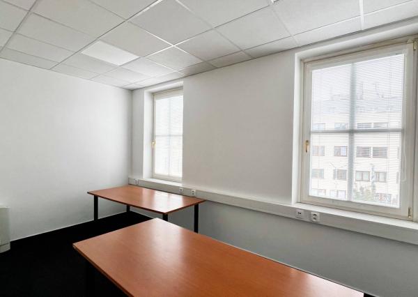 AVENUE | kancelárie na námestí v Starom Meste, recepcia, garáž, BA I