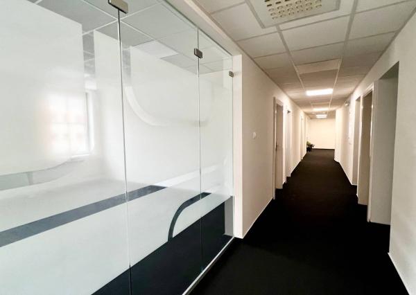 AVENUE | kancelárie na námestí v Starom Meste, recepcia, garáž, BA I