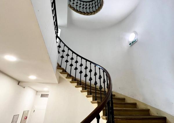 AVENUE | kancelárie na námestí v Starom Meste, recepcia, garáž, BA I