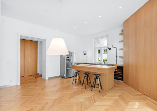 AVENUE I PRENAJOM Elegantný 5 izbový dom v Starom meste, Bratislava I