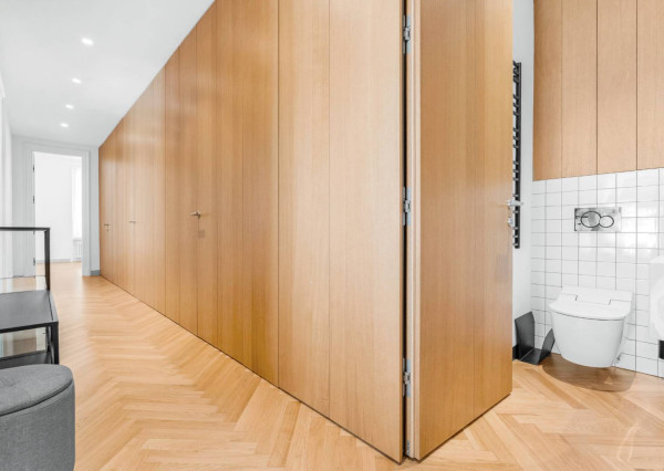 AVENUE I PRENAJOM Elegantný 5 izbový dom v Starom meste, Bratislava I