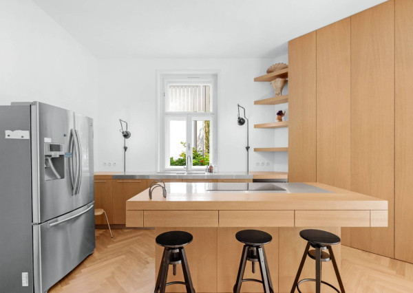 AVENUE I PRENAJOM Elegantný 5 izbový dom v Starom meste, Bratislava I