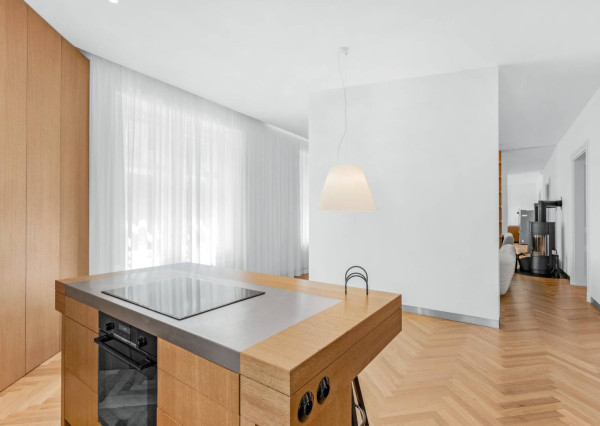 AVENUE I PRENAJOM Elegantný 5 izbový dom v Starom meste, Bratislava I