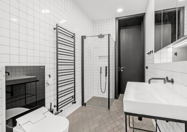 AVENUE I PRENAJOM Elegantný 5 izbový dom v Starom meste, Bratislava I