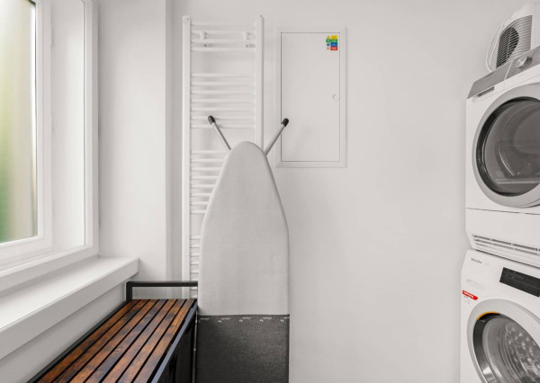 AVENUE I PRENAJOM Elegantný 5 izbový dom v Starom meste, Bratislava I