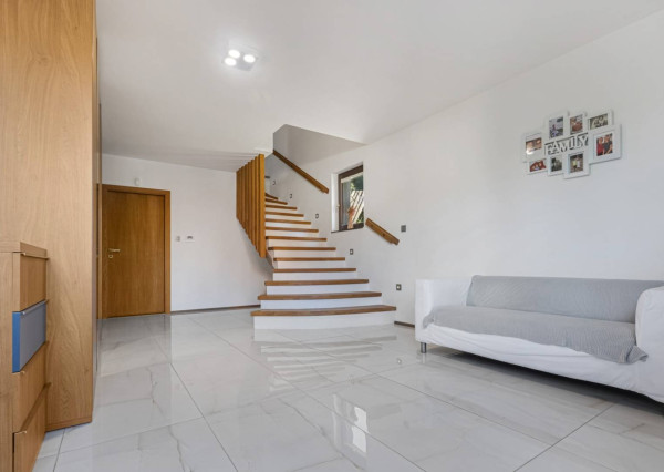 AVENUE | Veľkorysý 8-izbový rodinný dom s bazénom na Zvončekovej ul.