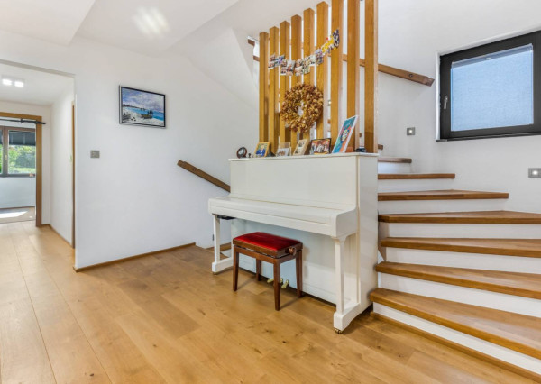 AVENUE | Veľkorysý 8-izbový rodinný dom s bazénom na Zvončekovej ul.