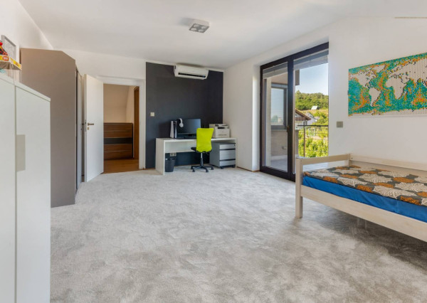 AVENUE | Veľkorysý 8-izbový rodinný dom s bazénom na Zvončekovej ul.