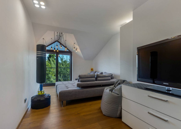 AVENUE | Veľkorysý 8-izbový rodinný dom s bazénom na Zvončekovej ul.