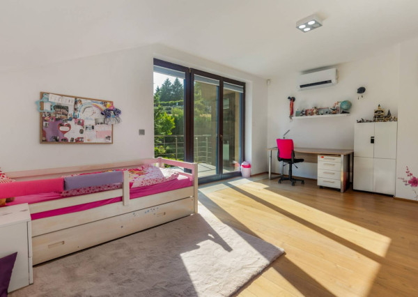 AVENUE | Veľkorysý 8-izbový rodinný dom s bazénom na Zvončekovej ul.