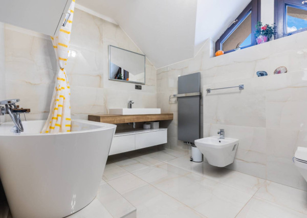 AVENUE | Veľkorysý 8-izbový rodinný dom s bazénom na Zvončekovej ul.