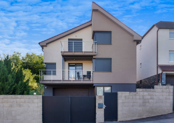 AVENUE | Veľkorysý 8-izbový rodinný dom s bazénom na Zvončekovej ul.