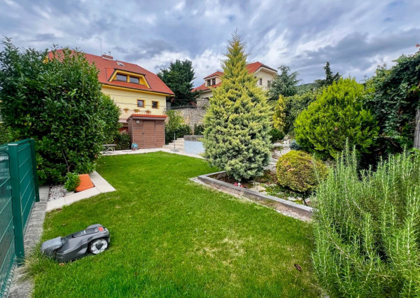 AVENUE | komfortný 5-izb RD, bazén, krásna lokalita, Svätý Jur, pri BA