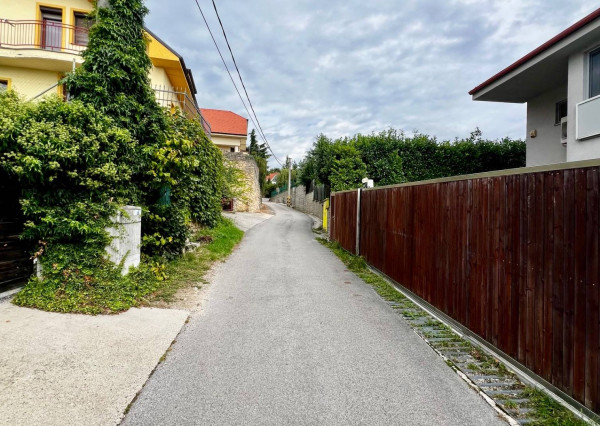 AVENUE | komfortný 5-izb RD, bazén, krásna lokalita, Svätý Jur, pri BA