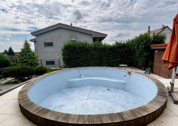 AVENUE | komfortný 5-izb RD, bazén, krásna lokalita, Svätý Jur, pri BA