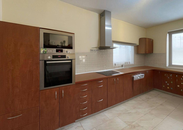 AVENUE | komfortný 5-izb RD, bazén, krásna lokalita, Svätý Jur, pri BA