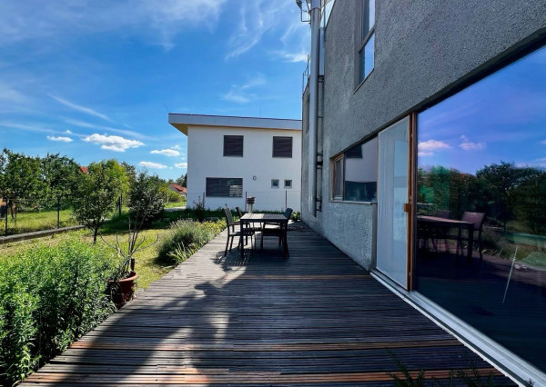 AVENUE | unikátny nízkoenergetický dom, krásne prostredie, 10 km od BA