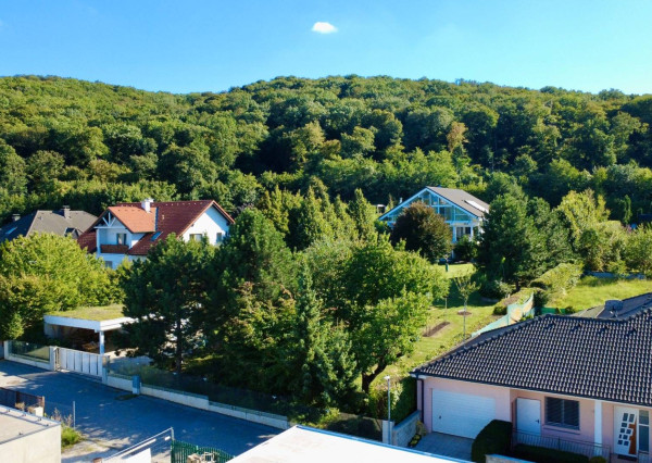 AVENUE | unikátny nízkoenergetický dom, krásne prostredie, 10 km od BA