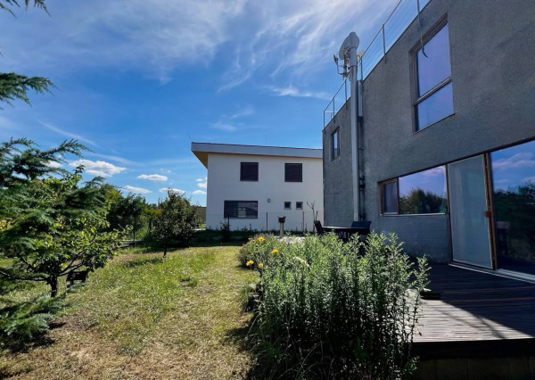 AVENUE | unikátny nízkoenergetický dom, krásne prostredie, 10 km od BA