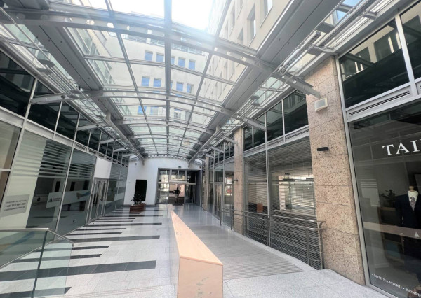 AVENUE | obchodné priestory v centre, veľké výklady, parking, BA I