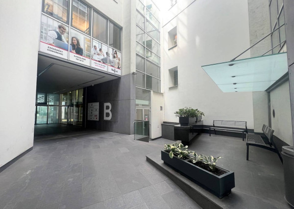 AVENUE | obchodné priestory v centre, veľké výklady, parking, BA I