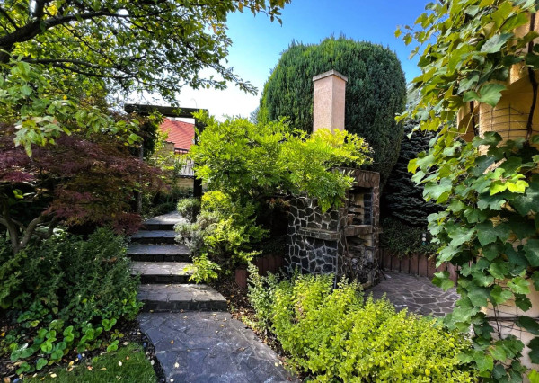 AVENUE | 7-izb. vila, v krásnom prostredí, bazén, sauna, dvoj-garáž