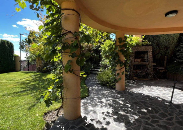 AVENUE | 7-izb. vila, v krásnom prostredí, bazén, sauna, dvoj-garáž