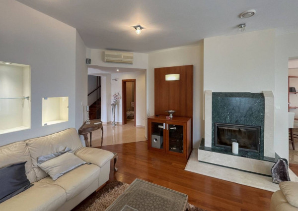 AVENUE | 7-izb. vila, v krásnom prostredí, bazén, sauna, dvoj-garáž