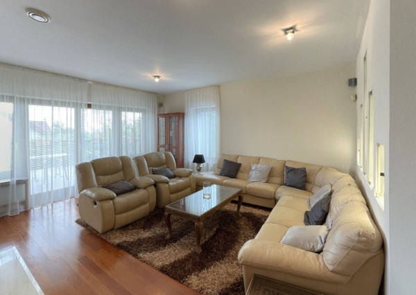 AVENUE | 7-izb. vila, v krásnom prostredí, bazén, sauna, dvoj-garáž