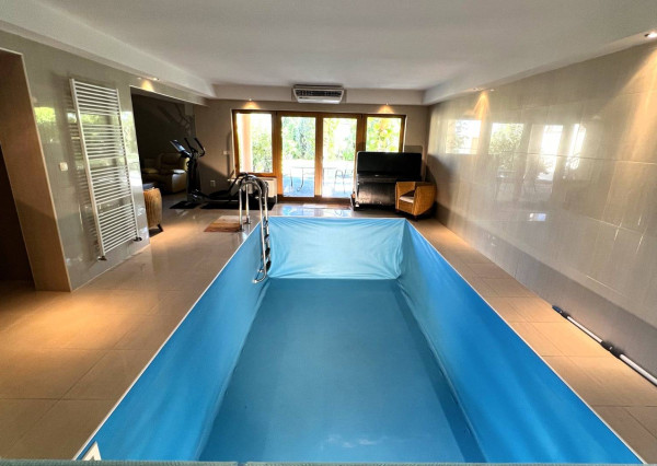 AVENUE | 7-izb. vila, v krásnom prostredí, bazén, sauna, dvoj-garáž