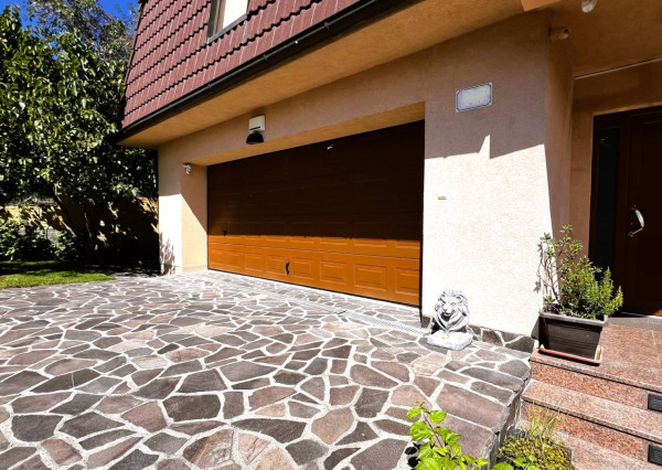 AVENUE | 7-izb. vila, v krásnom prostredí, bazén, sauna, dvoj-garáž