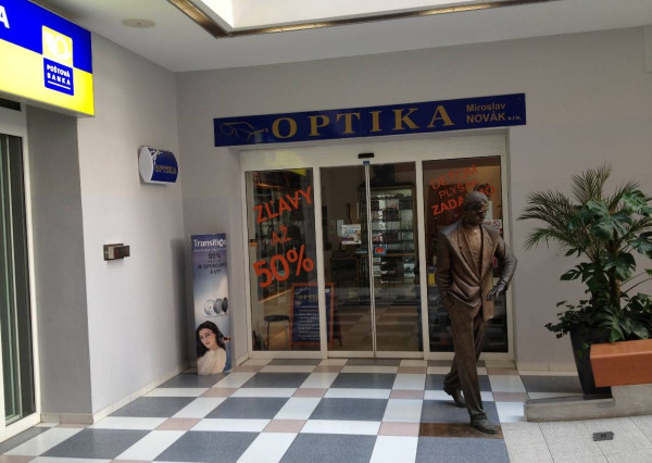 AVENUE | menší obchodný priestor, výklad, terasa, pešia zóna BA I