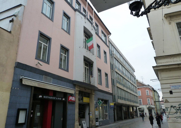 AVENUE | menší obchodný priestor, výklad, terasa, pešia zóna BA I