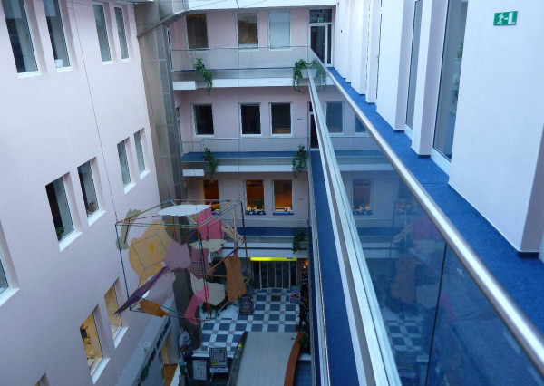 AVENUE | menší obchodný priestor, výklad, terasa, pešia zóna BA I