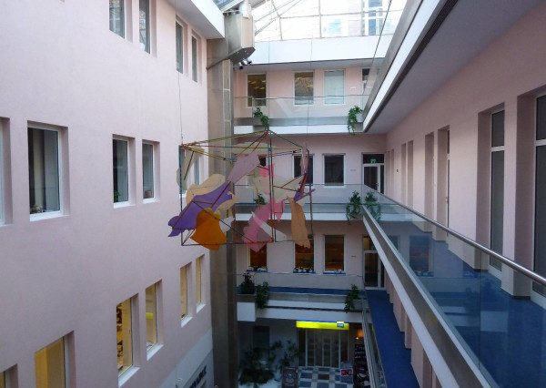 AVENUE | menší obchodný priestor, výklad, terasa, pešia zóna BA I