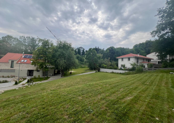 AVENUE | Slnečný stavebný pozemok 700m2 KOLIBA